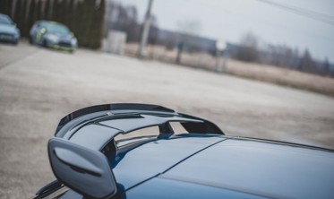 Накладка на спойлер багажника Mercedes A35 AMG Hatchback W177 фото