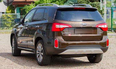 хром накладки противотуманок задних Kia Sorento фото