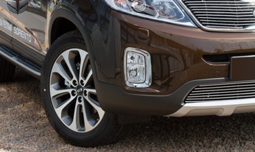Хром накладки противотуманок передних Kia Sorento фото