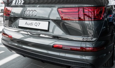 тюнінгова накладка на кришку багажника Audi Q7 фото