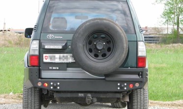 Силовой задний бампер Toyota Land Cruiser Prado J90 с отверстиями для фонарей фото