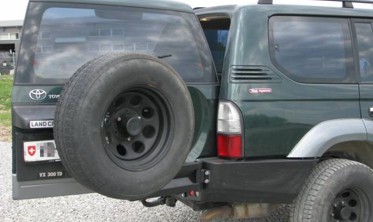 Кріплення запасного колеса Toyota Land Cruiser 95 фото