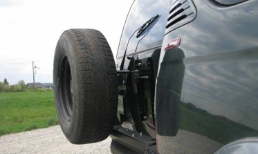 Кріплення запасного колеса Toyota Land Cruiser 95 фото