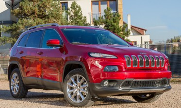 хром накладка на решетку в бампере Jeep Cherokee  фото