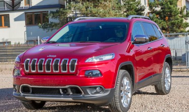 хром накладка на решетку в бампере Jeep Cherokee  фото
