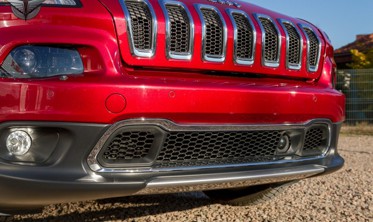 хром накладка на решітку в бампері Jeep Cherokee фото