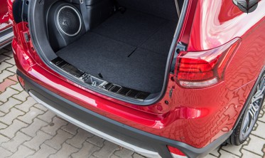 Защитная накладка порога багажника Mitsubishi Outlander III черная фото