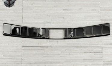 Защитная накладка порога багажника Mitsubishi Outlander III черная фото