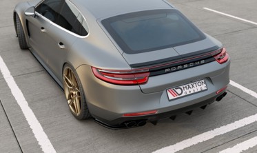 Центральна накладка заднього бампера Porsche Panamera Turbo 971 фото