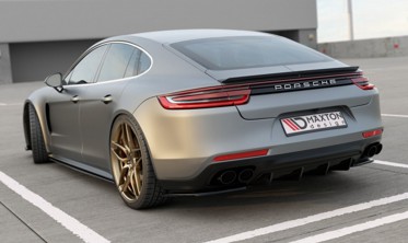 Центральна накладка заднього бампера Porsche Panamera Turbo 971 фото