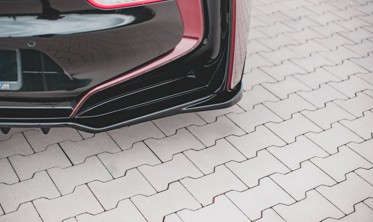 Дифузор заднього бампера BMW I8 з вертикальними ребрами фото