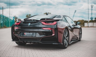 Дифузор заднього бампера BMW I8 з вертикальними ребрами фото