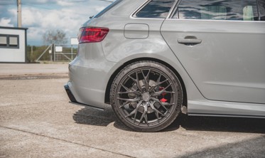 Боковые накладки заднего бампера Racing Audi RS3 8V Sportback фото