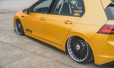 Боковые тюнинг накладки порогов VW Golf 8 вер.1 фото