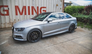 Тюнинговые листвы под пороги Audi S3 / A3 S-line Sedan 8V FL вер.2 фото