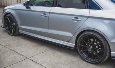 Тюнинговые листвы под пороги Audi S3 / A3 S-line Sedan 8V FL вер.2 фото