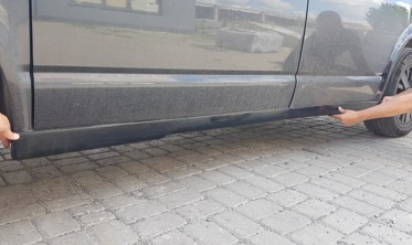 Тюнинговые накладки на пороги VW T5 (короткая база) фото
