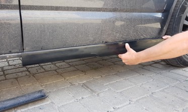Тюнинговые накладки на пороги VW T5 (короткая база) фото