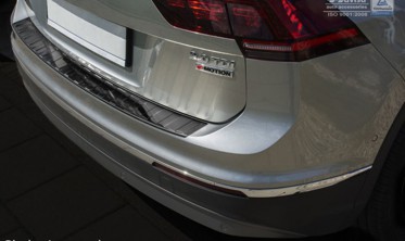 Накладка на задний бампер VW Tiguan II / Tiguan Allspace (черный хром) фото