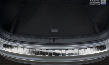 Накладка на задний бампер VW Tiguan II / Tiguan Allspace (полированная) фото