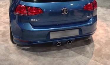 Дифузор заднього бампера VW Golf VII стиль R20 фото