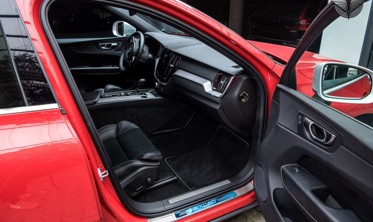защитные накладки на пороги с надписью Volvo XC60 II фото