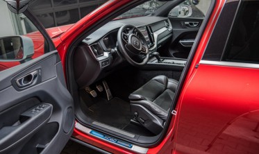 защитные накладки на пороги с надписью Volvo XC60 II фото