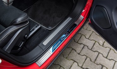 защитные накладки на пороги с надписью Volvo XC60 II фото