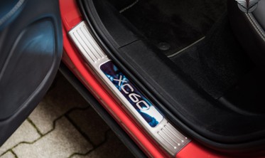 защитные накладки на пороги с надписью Volvo XC60 II фото