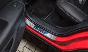 защитные накладки на пороги с надписью Volvo XC60 II фото