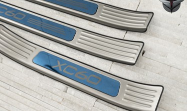 защитные накладки на пороги с надписью Volvo XC60 II фото
