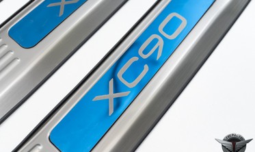 защитные накладки на пороги VOLVO XC90 с надписью XC90 фото