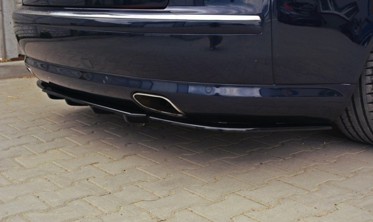 Дифузор заднього бампера Audi A8 W12 D3 з вертикальними ребрами фото