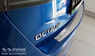 Защитная накладка на бортик заднего бампера Skoda Octavia IV фото