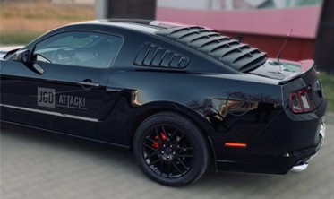 Накладка (жалюзі) на заднє скло Ford Mustang 2005-2014 фото
