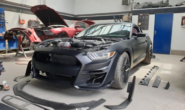 Тюнінговий бампер Ford Mustang з дифузором у стилі GT500 фото