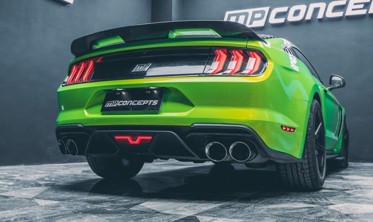 Бампер задний Ford Mustang с диффузором в стиле Shelby GT500 фото