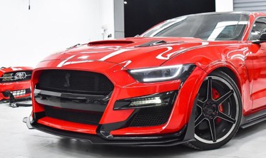 Тюнинговый бампер Ford Mustang в стиле Shelby GT500 фото