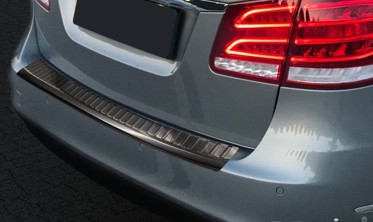 Накладка на борт заднього бампера Mercedes W212 Combi чорна фото