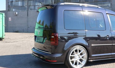 Накладка на спойлер Volkswagen Caddy MK3 рестайл фото