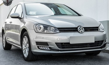 Дневные ходовые огни (DRL)  VW Golf 7 с указателем поворота фото