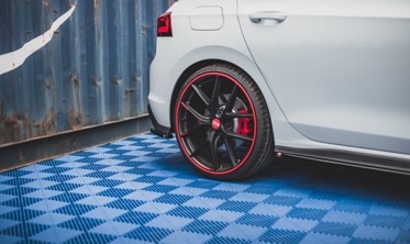 Бічні накладки заднього бампера VW Golf VIII версія GTI фото
