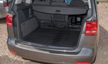 Килимки в багажник VOLKSWAGEN TOURAN 2015-... фото
