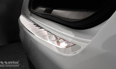 Защитная накладка на бортик заднего бампера Mercedes CLA C118 фото