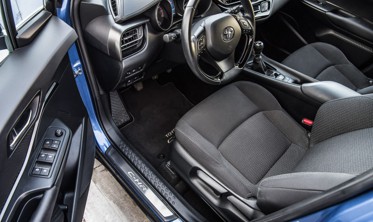 захисні накладки на пороги з LED підсвічуванням TOYOTA C-HR фото