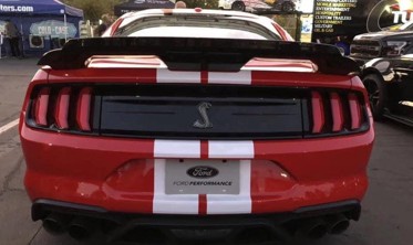 Накладка до спойлера багажника Ford Mustang GT500 фото