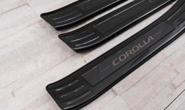 защитные накладки на порожки TOYOTA COROLLA E16 XI фото