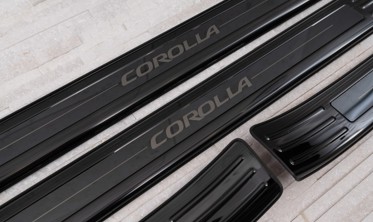 защитные накладки на порожки TOYOTA COROLLA E16 XI фото