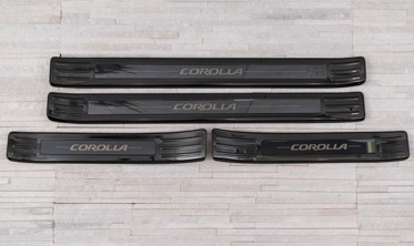 защитные накладки на порожки TOYOTA COROLLA E16 XI фото