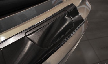 Защитная накладка на бортик заднего бампера Ford Edge II черная фото